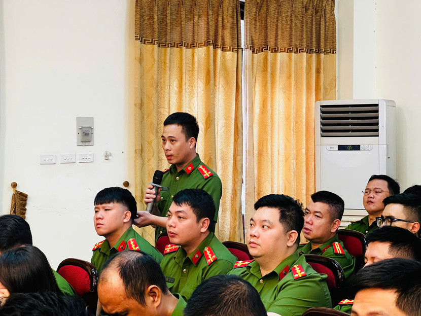 Nhiều ý kiến của lực lượng Công an phường đã được nêu tại hội nghị