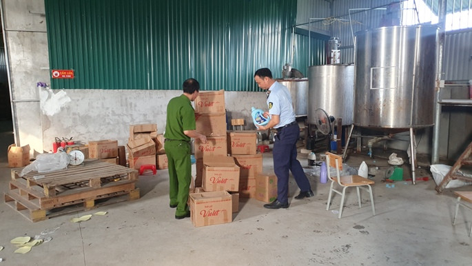 Chuyển vụ việc sản xuất nước giặt giả sang cơ quan công an
