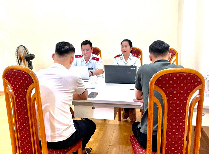 Thanh tra Sở TT-TT Hà Nội làm việc với các cá nhân đăng tải thông tin sai sự thật trên mạng xã hội