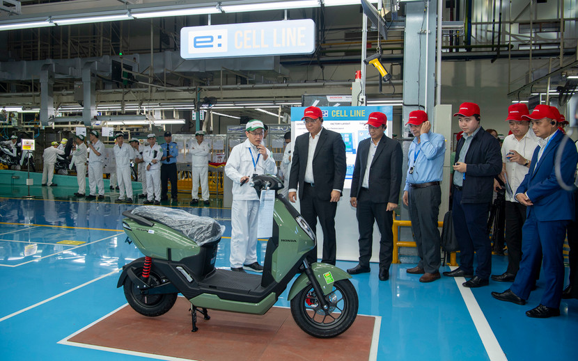 Lễ xuất xưởng mẫu xe máy điện sản xuất trong nước đầu tiên mang tên ICON e: của Honda Việt Nam