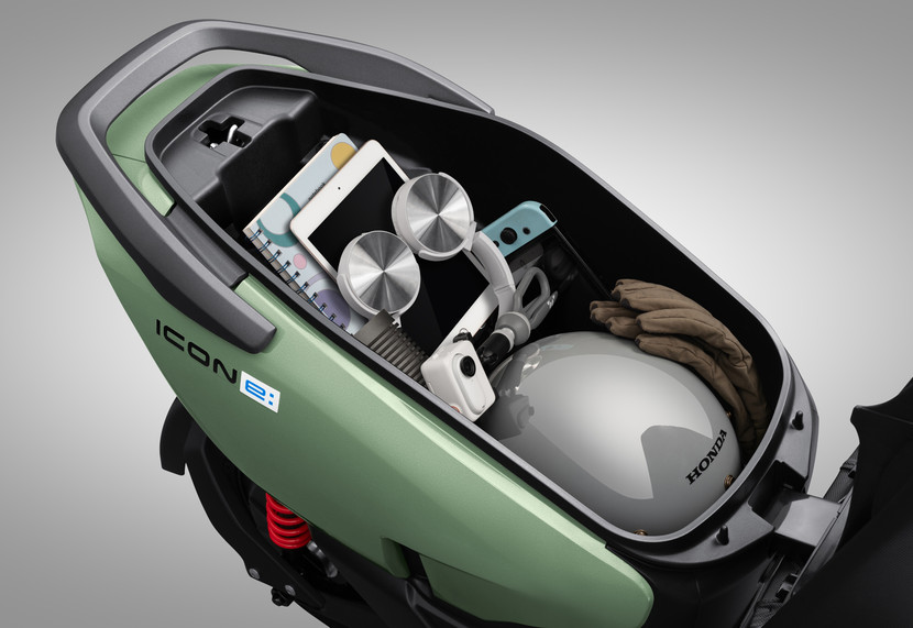 Cốp xe rộng rãi với dung tích 26 lít