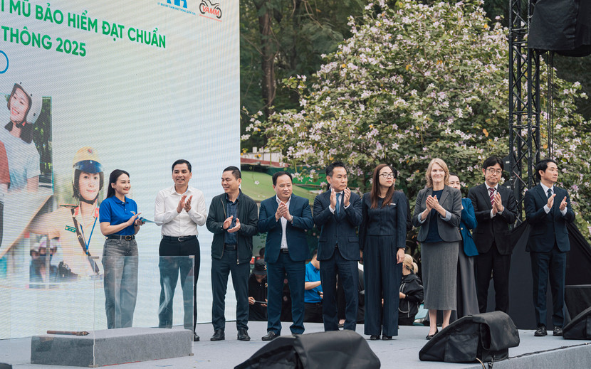 Các đại biểu tại buổi lễ