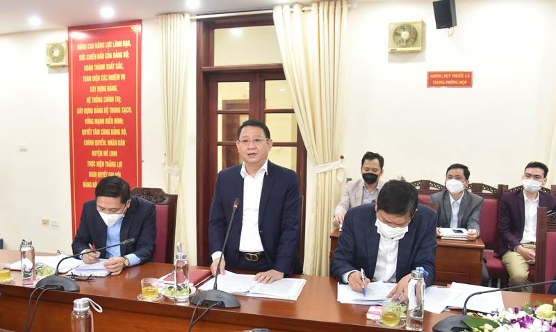 Chủ tịch UBND huyện Mê Linh báo cáo tại buổi làm việc với Bí thư Thành ủy Hà Nội Chủ tịch UBND huyện Mê Linh báo cáo tại buổi làm việc với Bí thư Thành ủy Hà Nội