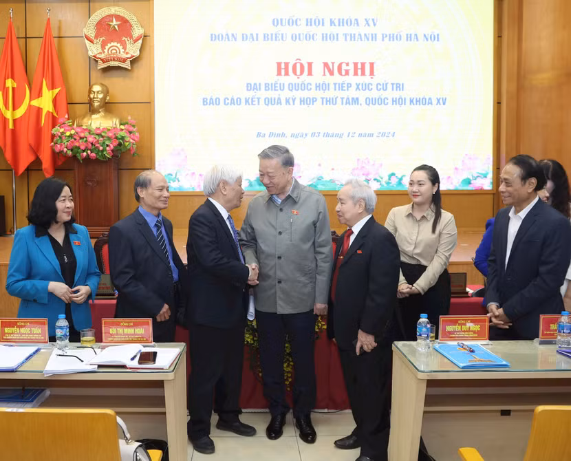 Tổng Bí thư Tô Lâm trò chuyện với cử tri Thủ đô