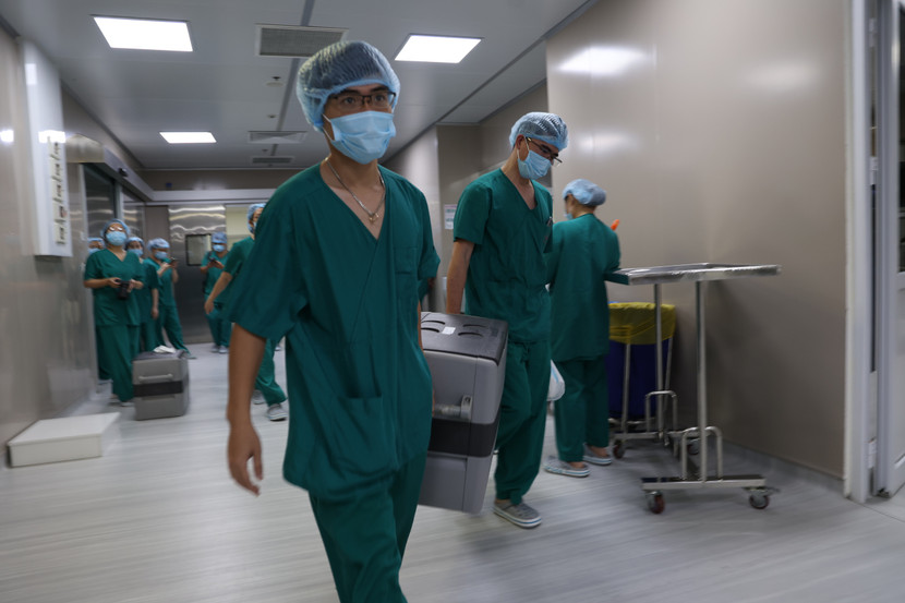 Vận chuyển tạng hiến tới Bệnh viện Việt Đức để ghép tạng Vận chuyển tạng hiến tới Bệnh viện Việt Đức để ghép tạng