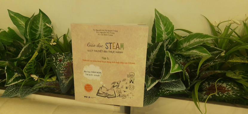 Tập 1 của bộ sách Giáo dục STEAM từ lý thuyết đến thực hành"