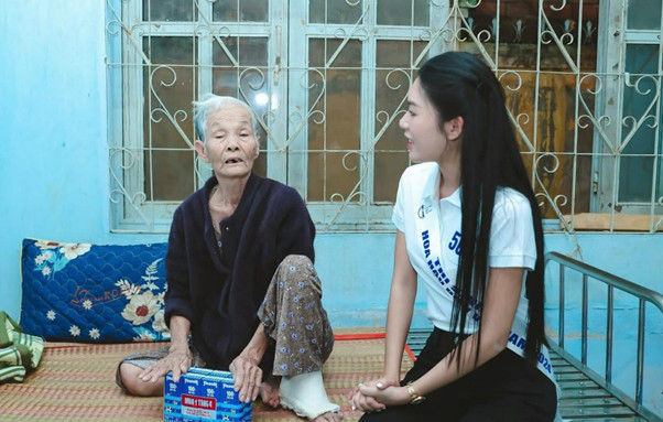 Tặng quà tại Trung tâm Bảo trợ xã hội tổng hợp tỉnh Bình Thuận.