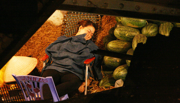 Nơi World Cup nhường chỗ cho miếng cơm, manh áo ảnh 7 Nơi World Cup nhường chỗ cho miếng cơm, manh áo ảnh 7