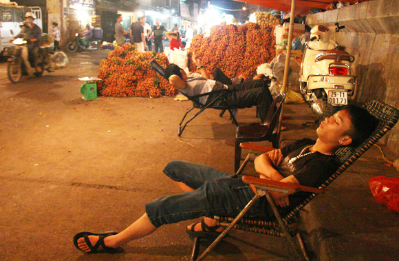 Nơi World Cup nhường chỗ cho miếng cơm, manh áo ảnh 8 Nơi World Cup nhường chỗ cho miếng cơm, manh áo ảnh 8