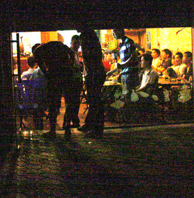 Thậm thụt tới quán cafe xem World Cup ảnh 1