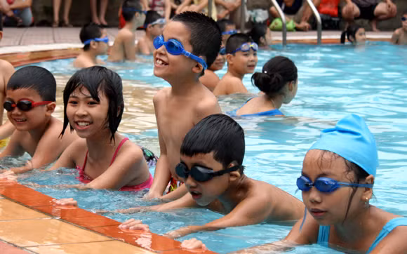 Hà Nội: 600 em học sinh hào hứng với khóa học bơi miễn phí ảnh 6
