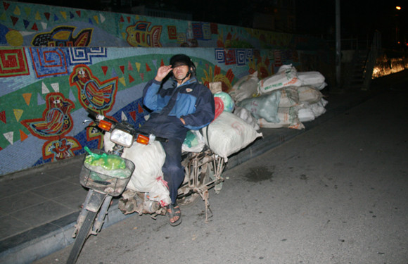 Nơi World Cup nhường chỗ cho miếng cơm, manh áo ảnh 5 Nơi World Cup nhường chỗ cho miếng cơm, manh áo ảnh 5