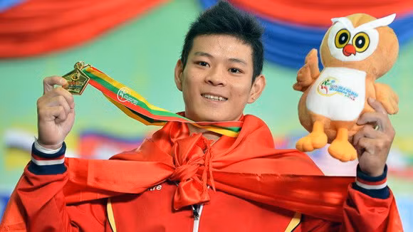 Thạch Kim Tuấn phá 2 kỷ lục cử tạ trẻ thế giới ảnh 1