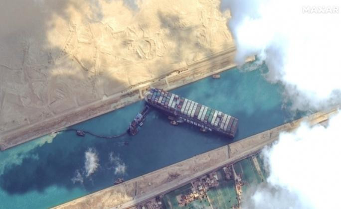 Thời gian "giải cứu" siêu contairner mắc kẹt ở kênh đào Suez kéo dài sẽ khiến chi phí vận tải hàng hóa tăng