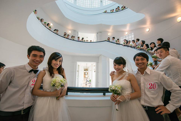 100 cô dâu chú rể náo nức tranh tài...marathon ảnh 2