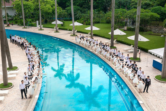 100 cô dâu chú rể náo nức tranh tài...marathon ảnh 1