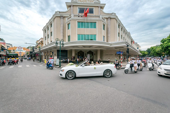 100 cô dâu chú rể náo nức tranh tài...marathon ảnh 4