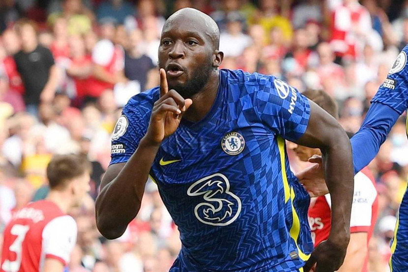 6. Romelu Lukaku. Tiền đạo người Bỉ gia nhập Chelsea vào năm 2011 ở tuổi 18, nhưng quá non để chiếm được sự tin tưởng. Lukaku được mang cho mượn ở West Brom, Everton... rồi bị bán đứt và lưu lạc ở M.U, Inter Milan trước khi trở lại Chelsea vào mùa hè 2021 với giá 97,5 triệu bảng, trong vị thế của một trung phong toàn diện nhất thế giới hiện tại.