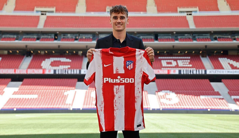 8. Antoine Griezmann. Trong ngày cuối kỳ chuyển nhượng hè 2021, Atletico Madrid gây sốc khi tái hợp Griezmann, người mà họ từng bán cho Barca vào năm 2019. Đây được cho là sự trở về dũng cảm của ngôi sao người Pháp khi anh từng quay lưng với các CĐV Atletico. “Tôi sẽ cống hiến tất cả cho mỗi trận đấu, để cảm ơn những gì to lớn CLB đã làm để tôi được trở lại” - Griezmann nói.