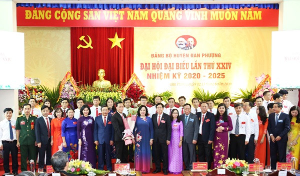 Lãnh đạo thành phố Hà Nội chúc mừng Ban Chấp hành Đảng bộ huyện Đan Phượng khóa mới