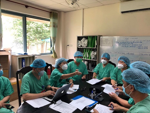 Các chuyên gia y tế hàng đầu được điều động về Đà Nẵng cùng hội chẩn điều trị ca bệnh Covid-19 nặng Các chuyên gia y tế hàng đầu được điều động về Đà Nẵng cùng hội chẩn điều trị ca bệnh Covid-19 nặng