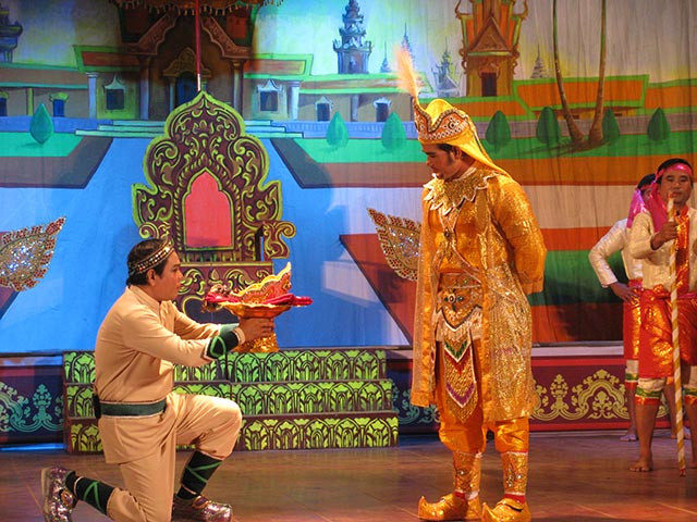 Biểu diễn Dù kê Khmer Biểu diễn Dù kê Khmer