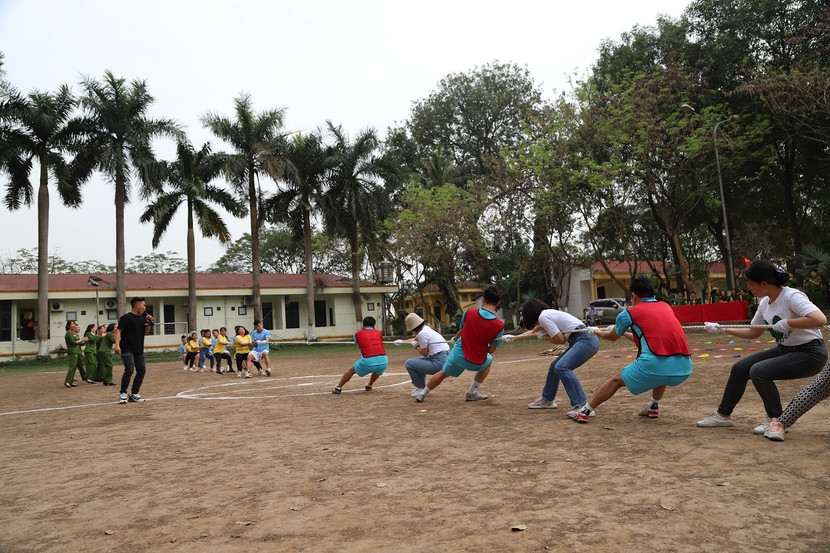 Hội thi kéo co diễn ra sôi nổi giữa cán bộ, chiến sĩ hai đơn vị
