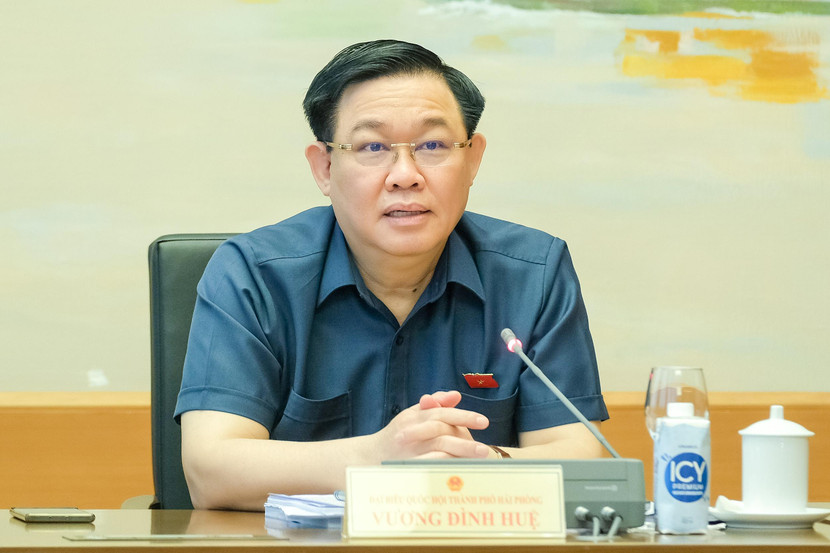 Chủ tịch Quốc hội Vương Đình Huệ phát biểu ý kiến tại phiên thảo luận tổ, sáng 25-5 Chủ tịch Quốc hội Vương Đình Huệ phát biểu ý kiến tại phiên thảo luận tổ, sáng 25-5