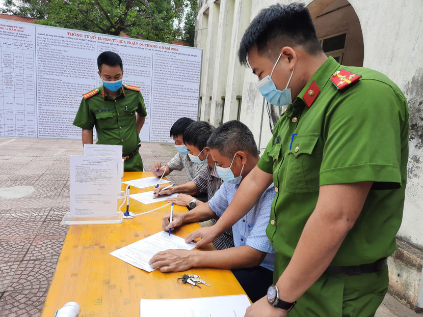 Các đơn vị chuẩn bị chu đáo cho ngày đầu tiên triển khai cấp đăng ký phương tiện tại cấp xã