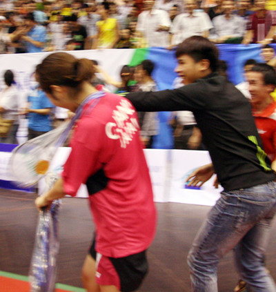 Xấu hổ với màn cướp vợt cầu lông tại NTĐ Cầu Giấy ảnh 4 Xấu hổ với màn cướp vợt cầu lông tại NTĐ Cầu Giấy ảnh 4