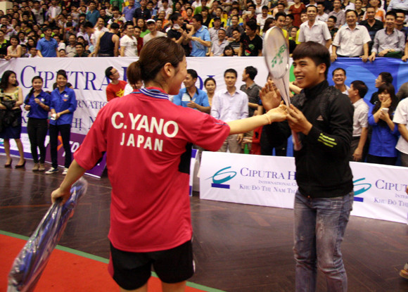 Xấu hổ với màn cướp vợt cầu lông tại NTĐ Cầu Giấy ảnh 6 Xấu hổ với màn cướp vợt cầu lông tại NTĐ Cầu Giấy ảnh 6