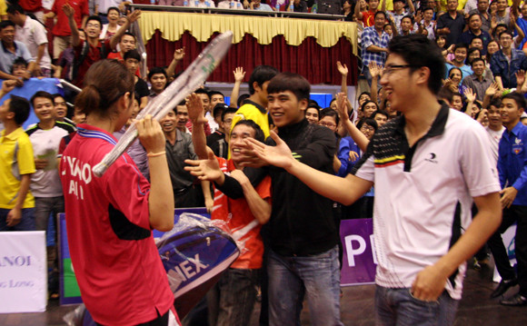 Xấu hổ với màn cướp vợt cầu lông tại NTĐ Cầu Giấy ảnh 3 Xấu hổ với màn cướp vợt cầu lông tại NTĐ Cầu Giấy ảnh 3