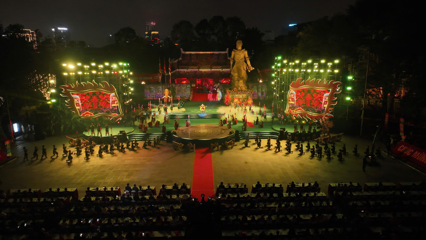 Toàn cảnh lễ khai hội gò Đống Đa nhìn từ trên cao.