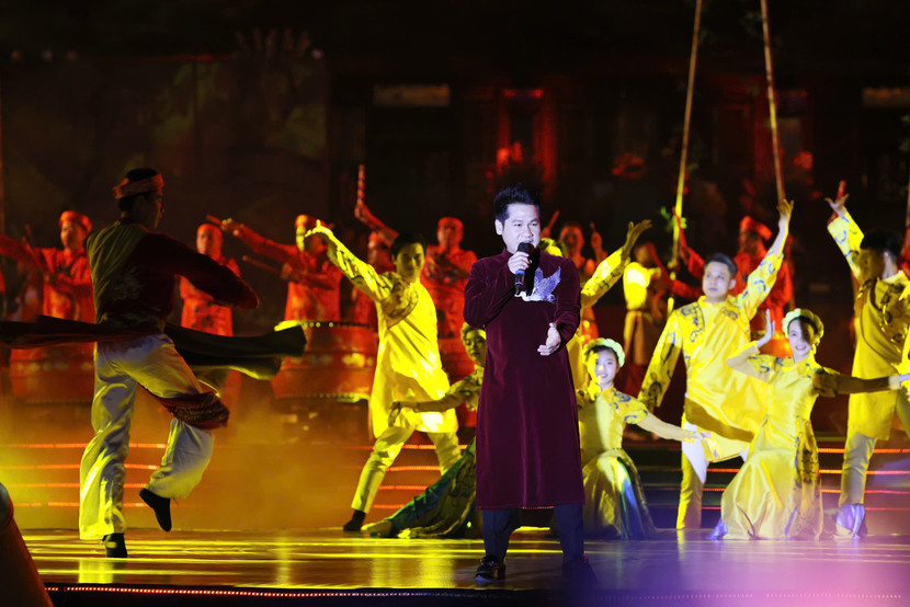 Ca sĩ Trọng Tấn góp mặt trong chương trình nghệ thuật "Đống Đa - Sử vàng lưu danh - Tương lai vững bước".