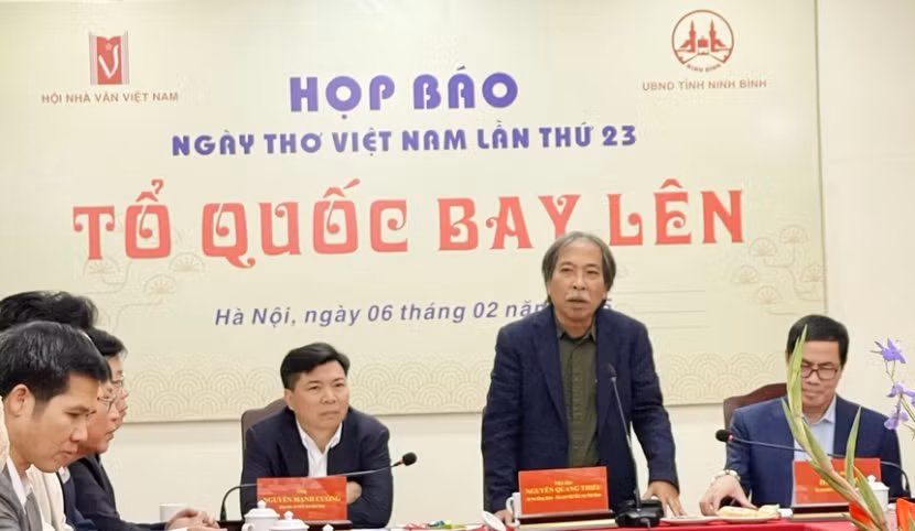 Nhà thơ Nguyễn Quang Thiều, Chủ tịch Hội Nhà văn Việt Nam phát biểu tại buổi họp báo