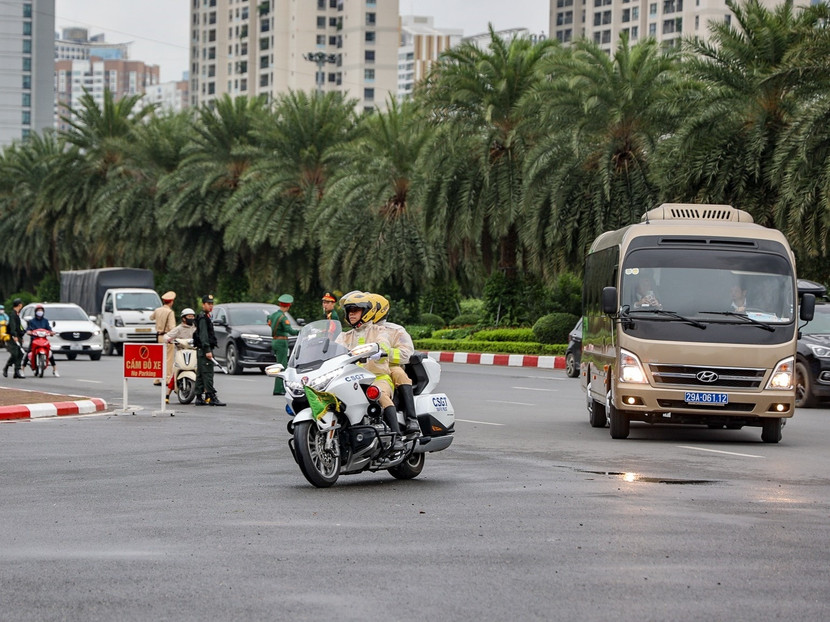 Diễn tập đón, dẫn đoàn đến Trung tâm hội nghị Quốc gia Diễn tập đón, dẫn đoàn đến Trung tâm hội nghị Quốc gia