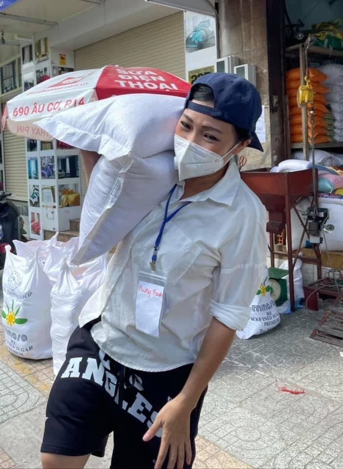 Ca sỹ Phương Thanh không quản ngại những công việc nặng nhọc