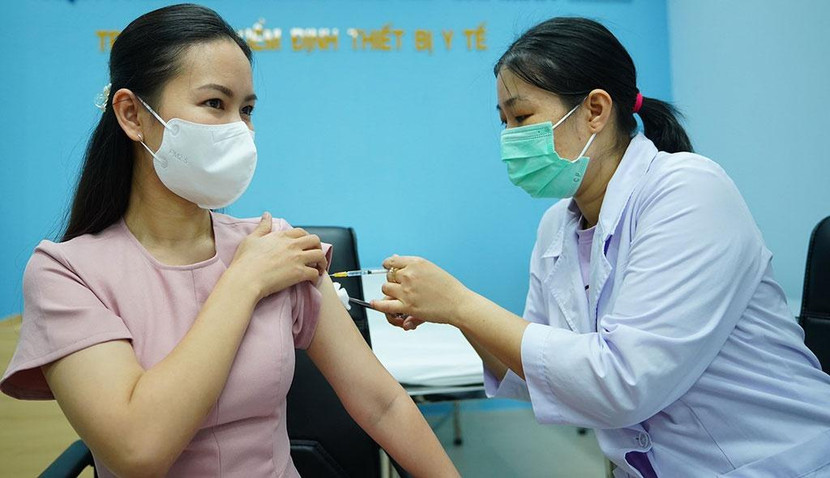 Tiêm vaccine Covid-19 cho người dân ở TP HCM