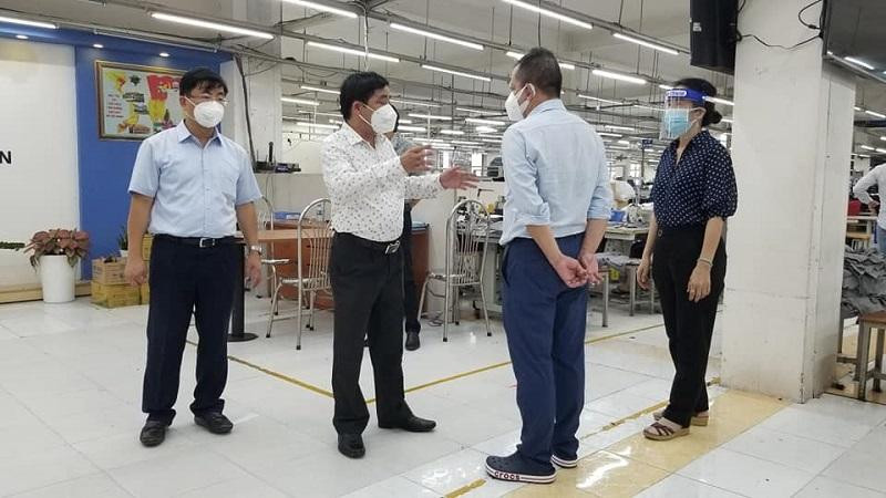 Đoàn Bộ Y tế kiểm tra phòng chống dịch Covid-19 tại một cơ sở sản xuất ở TP HCM Đoàn Bộ Y tế kiểm tra phòng chống dịch Covid-19 tại một cơ sở sản xuất ở TP HCM