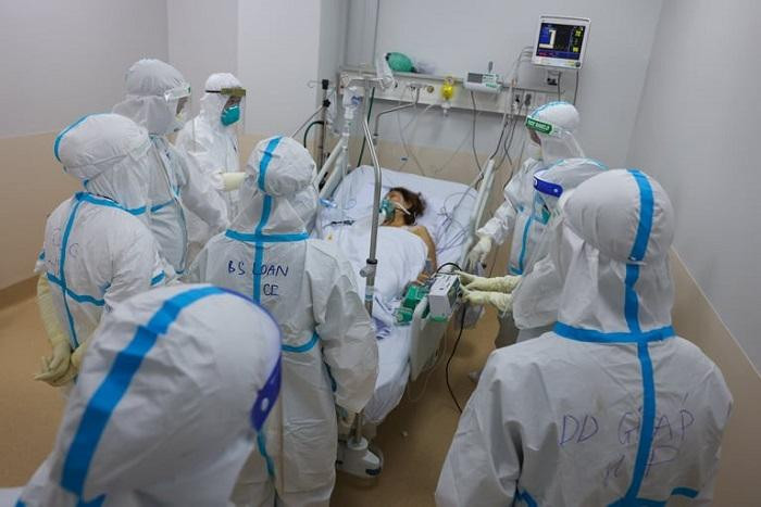 Điều trị một bệnh nhân Covid-19 nặng tại Bệnh viện Hồi sức COVID-19 TP Hồ Chí Minh