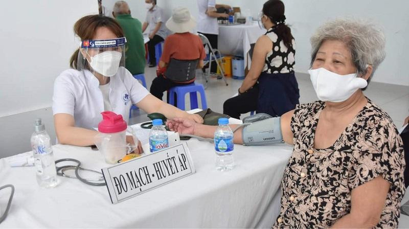 Bộ Y tế đồng ý để TP HCM thí điểm rút gọn quy trình tiêm chủng vaccine Covid-19