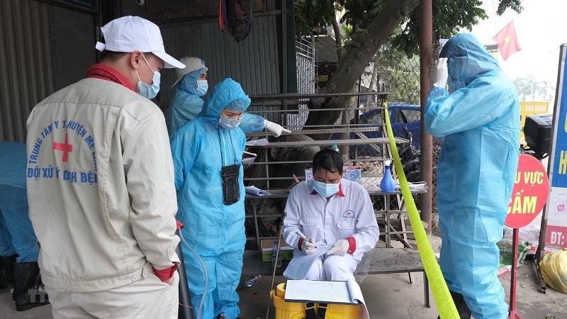 Lực lượng chức năng lập chốt tại khu vực có ca nghi nhiễm Covid-19 ở Mê Linh Lực lượng chức năng lập chốt tại khu vực có ca nghi nhiễm Covid-19 ở Mê Linh