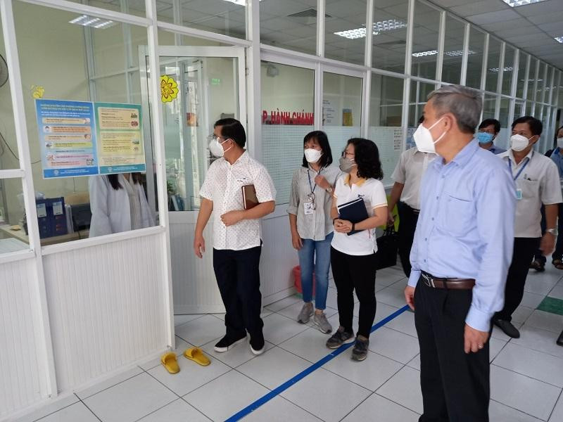 Tổ công tác của Bộ Y tế kiểm tra đảm bảo phòng chống dịch tại một cơ sở sản xuất ở TP HCM Tổ công tác của Bộ Y tế kiểm tra đảm bảo phòng chống dịch tại một cơ sở sản xuất ở TP HCM