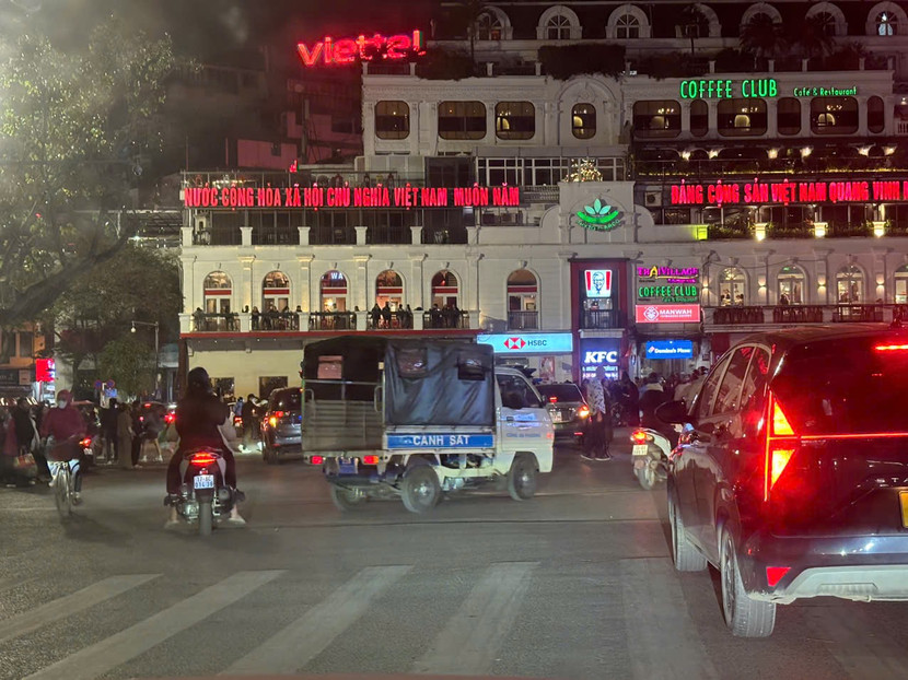 Lực lượng Công an thường xuyên tuần tra kiểm soát phòng ngừa tội phạm lợi dụng hoạt động, đồng thời nhắc nhở người dân không dừng, đỗ phương tiện sai quy định