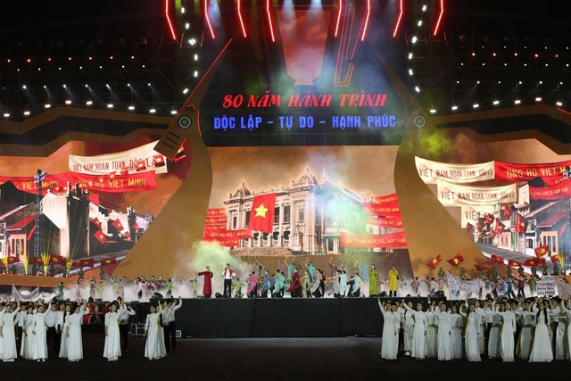 Chương trình khép lại nhưng dư âm vẫn còn vang vọng trong trái tim hàng vạn khán giả