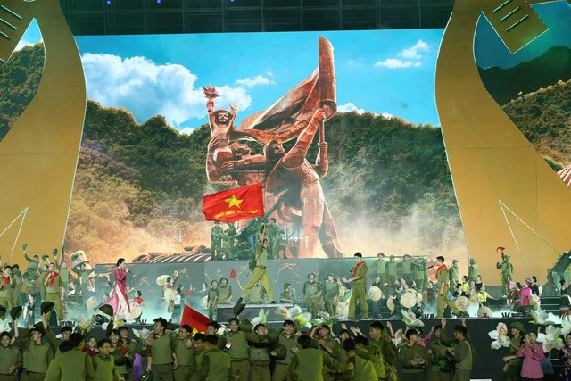 Không chỉ hàm chứa lòng yêu nước, các “Concert quốc gia” còn mang ý nghĩa chiến lược, đặt nền móng cho công nghiệp biểu diễn Việt Nam phát triển