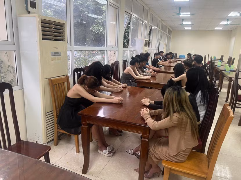 Bỏ học, chơi bời, lêu lổng, các nam nữ thanh, thiếu niên tụ tập rủ nhau "chơi" ma túy