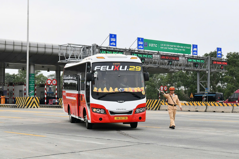 Tập trung xử lý vi phạm đối với xe vận tải hành khách dịp cuối năm