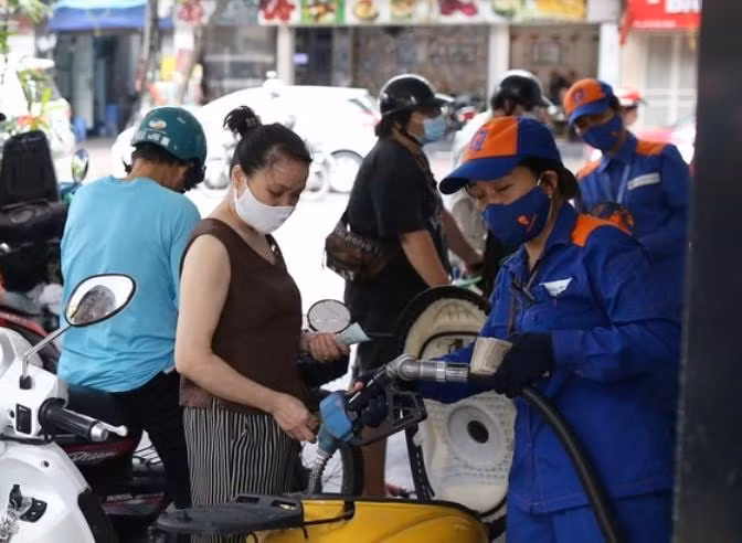 Giá xăng có thể tăng lần thứ tư liên tiếp trong 2 tháng qua