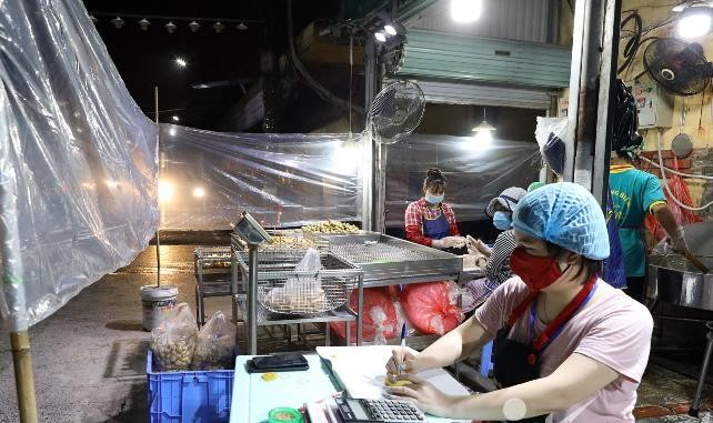 Tiểu thương chợ Long Biên bán hàng trở lại từ ngày 21-10 Tiểu thương chợ Long Biên bán hàng trở lại từ ngày 21-10